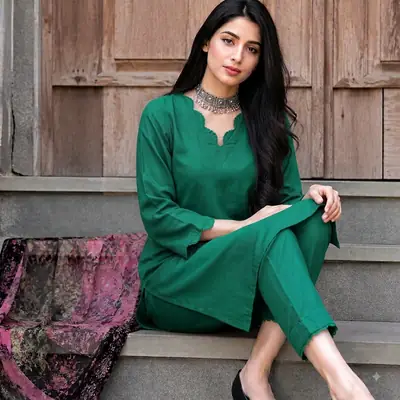 2 Pcs Women's Unstitched Plain Suit