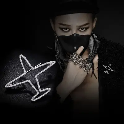 Men's Aircraft Brooch with Star Design for Formal & Casual Wear