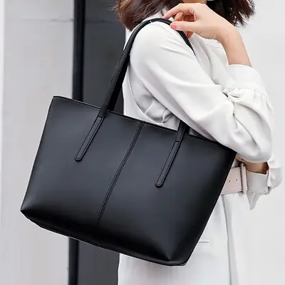 Black Women's Large Capacity Shoulder Bag