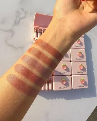 High Pigmented Lipstick Set - 5 Pcs Creamy, Bold Colors & Luxurious Finish thumbnail 4