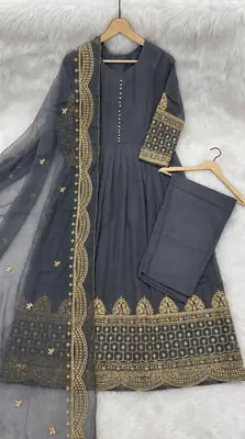 3 Pcs Women's Stitched Chiffon Sequins Embroidered Maxi Suit thumbnail 3