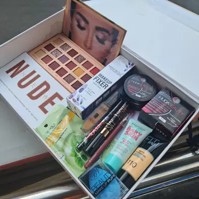 11 in 1 Makeup Deal thumbnail 2