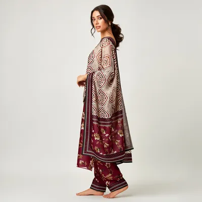 Stylish 3 Pcs Women's Unstitched Digital Print Suit thumbnail 2