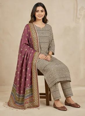 Stylish 3 Pcs Women's Unstitched Digital Print Suit thumbnail 5