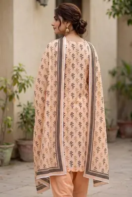 Stylish 3 Pcs Women's Unstitched Lawn Digital Print Suit thumbnail 5