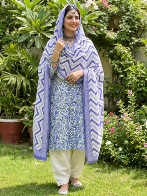 Stylish 3 Pcs Women's Unstitched Lawn Digital Print Suit