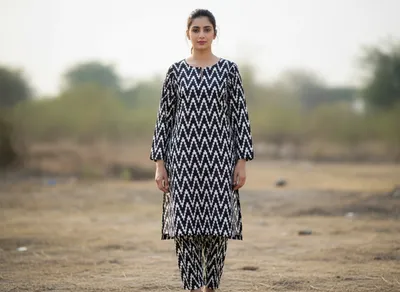 Stylish 2 Pcs Women's Unstitched Printed Suit thumbnail 4
