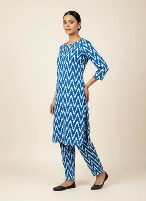 Stylish 2 Pcs Women's Unstitched Printed Suit thumbnail 2
