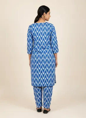 Stylish 2 Pcs Women's Unstitched Printed Suit thumbnail 3