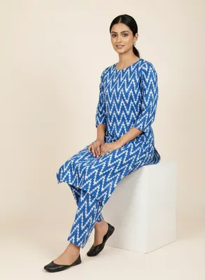 Stylish 2 Pcs Women's Unstitched Printed Suit thumbnail 4