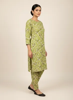 Stylish 2 Pcs Women's Unstitched Printed Suit thumbnail 3