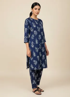 Stylish 2 Pcs Women's Unstitched Printed Suit thumbnail 4