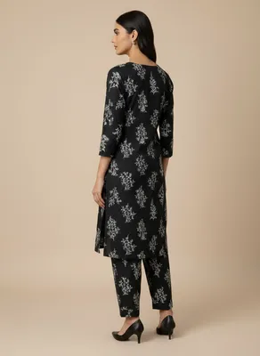 Stylish 2 Pcs Women's Unstitched Printed Suit thumbnail 2
