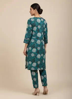 Stylish 2 Pcs Women's Unstitched Printed Suit thumbnail 3