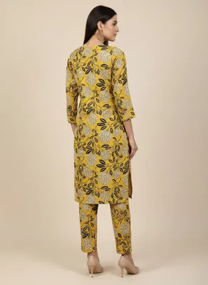Stylish 2 Pcs Women's Unstitched Printed Suit thumbnail 3