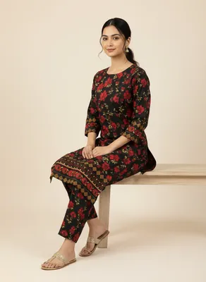 Stylish 2 Pcs Women's Unstitched Printed Suit thumbnail 3