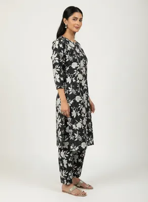 Stylish 2 Pcs Women's Unstitched Printed Suit thumbnail 2