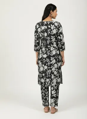 Stylish 2 Pcs Women's Unstitched Printed Suit thumbnail 3