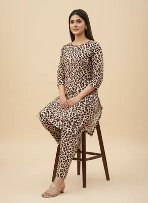 Stylish 2 Pcs Women's Unstitched Printed Suit thumbnail 3