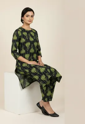 Stylish 2 Pcs Women's Unstitched Printed Suit thumbnail 4