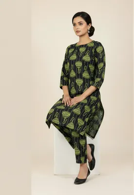 Stylish 2 Pcs Women's Unstitched Printed Suit thumbnail 5