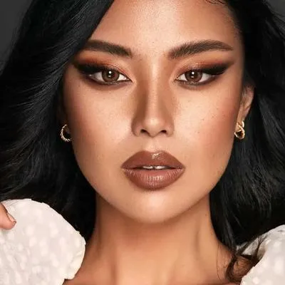 Almond Brown Contact Lenses for Pakistani Women thumbnail 2