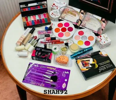 20-in-1 Makeup Kit for Women Multicolor ABS thumbnail 2