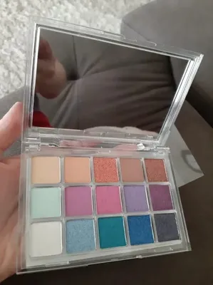 Matte And Glitter Eyeshadow Kit 100 g thumbnail 3