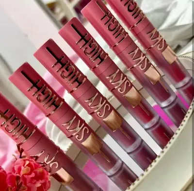 Sky High 2in1 lipgloss & Blush Rendom Colour?