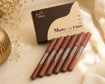 Bold Coverage Lip Gloss 200 g thumbnail 2