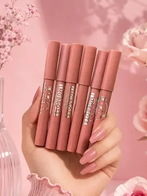 Bold Coverage Lip Gloss 200 g thumbnail 3