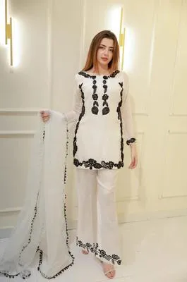 White Embroidered 3Pcs Embroidery Shirt Flapper & Lace Dupatta thumbnail 4