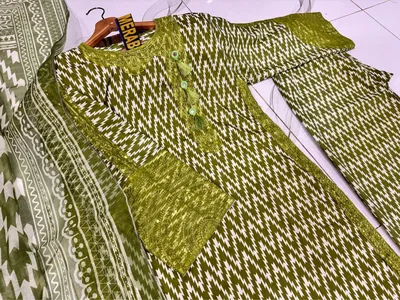 3 Pcs Women's Stitched Dobby Lawn Printed Suit thumbnail 4