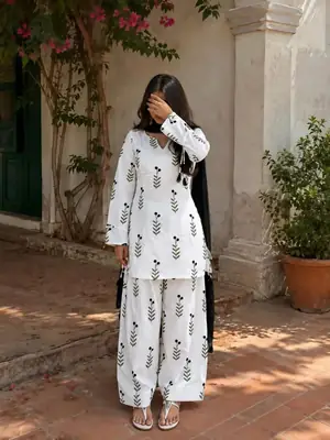 3 Pcs Women's Stitched Dobby Lawn Printed Suit