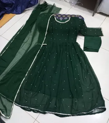 Green Chiffon Pearls Maxi Suit 3PCs with Lace Dupatta thumbnail 2
