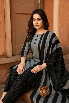 3 Pcs Women's Unstitched Printed Suit