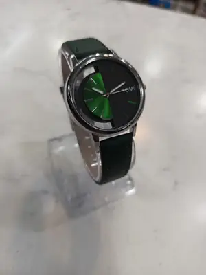 Women's Chic Everyday Design That Upgrades Any Outfit Watch 1 thumbnail 7