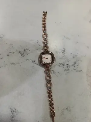 Women's Chic Everyday Design That Upgrades Any Outfit Watch 1 thumbnail 4
