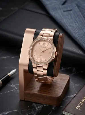 Women's Chic Everyday Design That Upgrades Any Outfit Watch 1 thumbnail 4