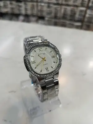Women's Chic Everyday Design That Upgrades Any Outfit Watch 1 thumbnail 7