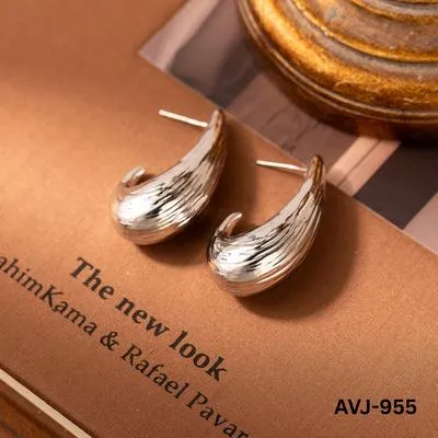Golden Curved Earrings for Women, Premium Alloy, Lightweight, New Arrival, Best Price in Pakistan thumbnail 3
