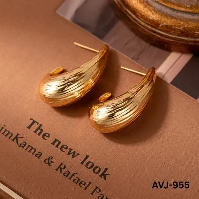 Golden Curved Earrings for Women, Premium Alloy, Lightweight, New Arrival, Best Price in Pakistan thumbnail 4