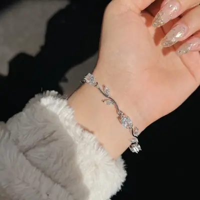 Silver Base Korean Treding Tulip Braclet QWJ-187