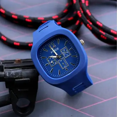 Men Black Silicone Analogue Watch with Gold Accents thumbnail 4