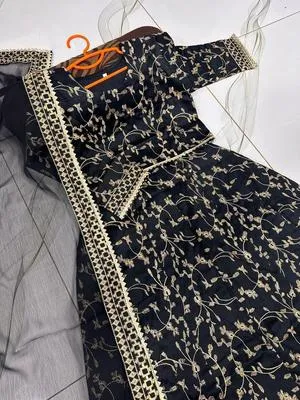 Black Gold Embroidered 3-Piece Kids Khussa Set thumbnail 2