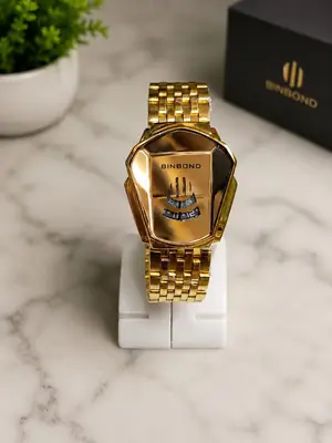 Women's Chic Everyday Design That Upgrades Any Outfit Watch 1 thumbnail 2