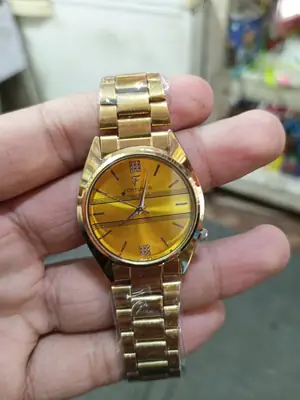 New stylish Golden watch from men