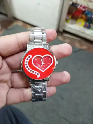 New stylish heart shape watch from womens red colour