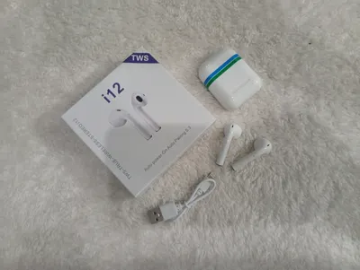 White Earbuds thumbnail 4