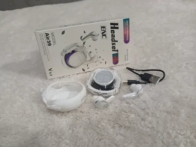 White Earbuds thumbnail 4